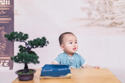 呼和浩特怀孕肚子中间凹两边凸